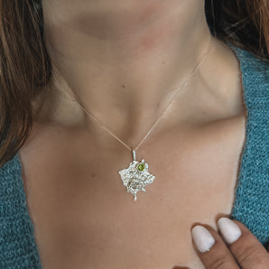 Amoebas Necklace (peridot)