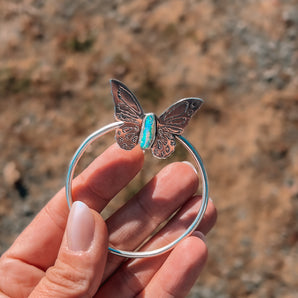 FLUTTERING HAIR PIN